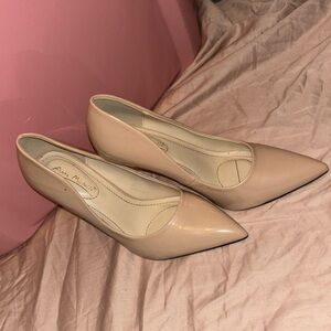 elegant pink pointed toe heels!